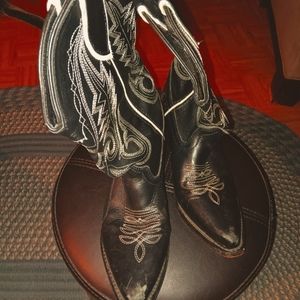 Women's cowgirl boots